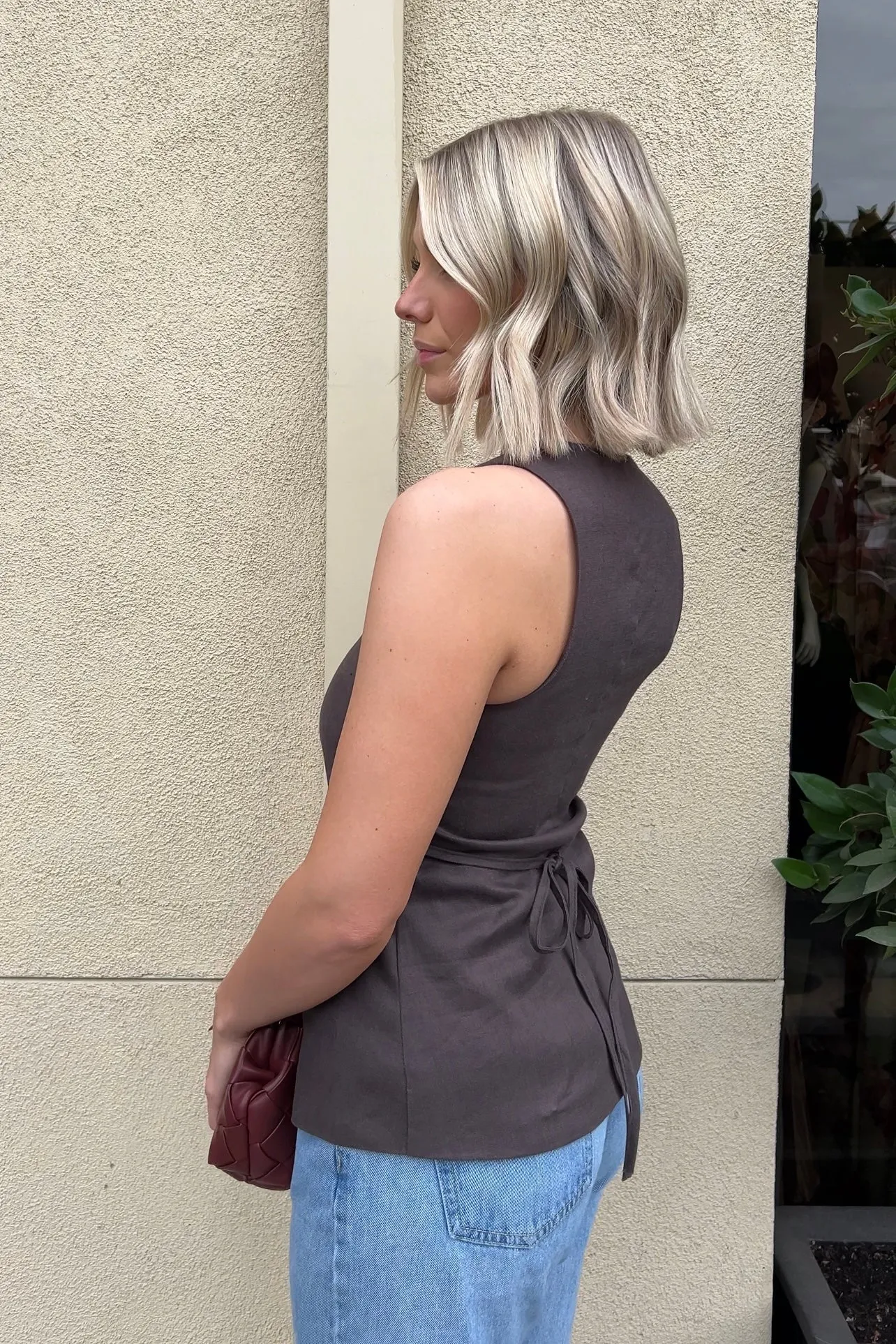 WALNUTHILL LINEN BUTTON VEST